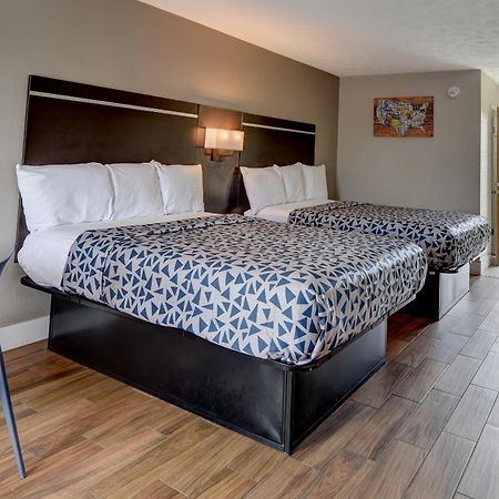 Econo Lodge Sevierville-Pigeon Forge On The River Екстериор снимка