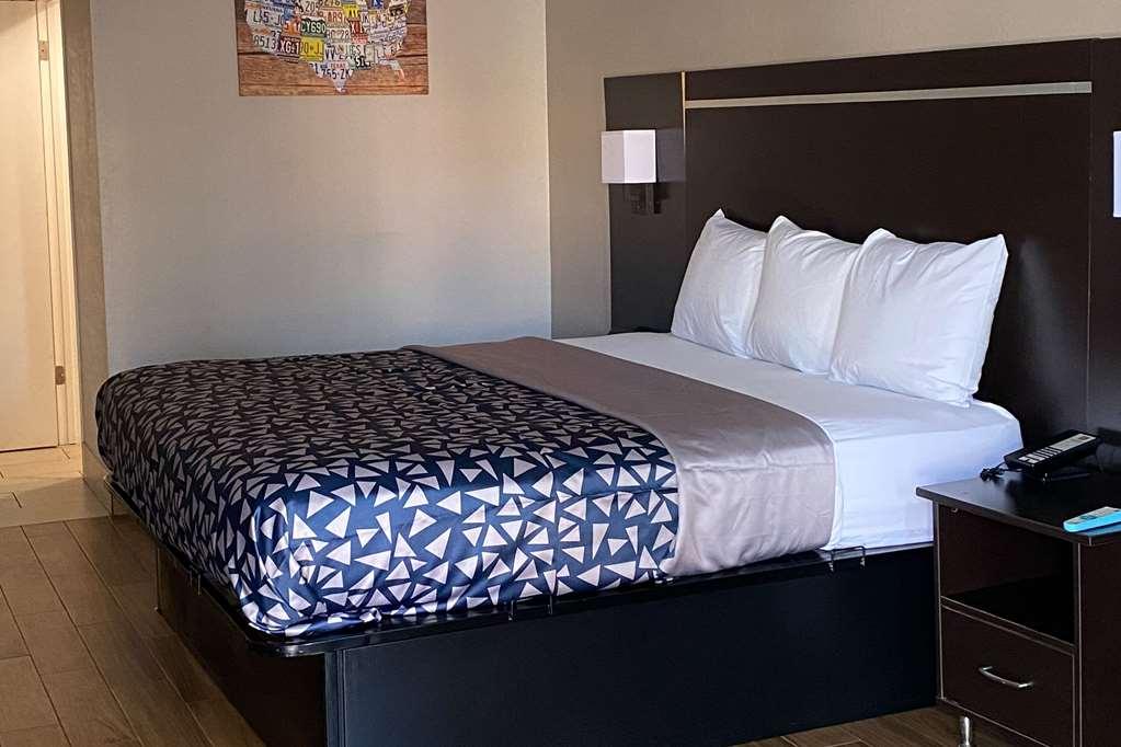Econo Lodge Sevierville-Pigeon Forge On The River Стая снимка