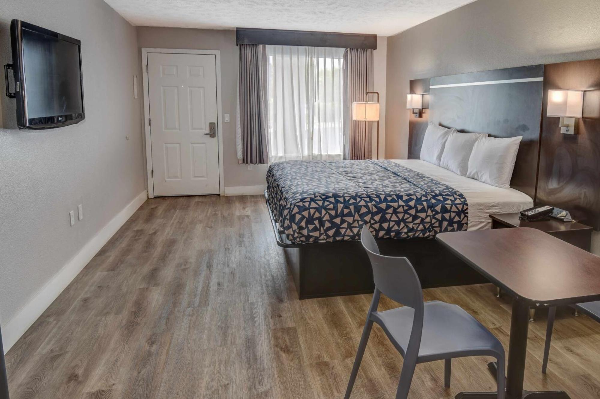 Econo Lodge Sevierville-Pigeon Forge On The River Екстериор снимка
