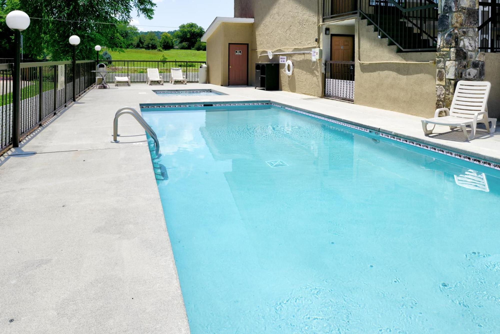 Econo Lodge Sevierville-Pigeon Forge On The River Екстериор снимка