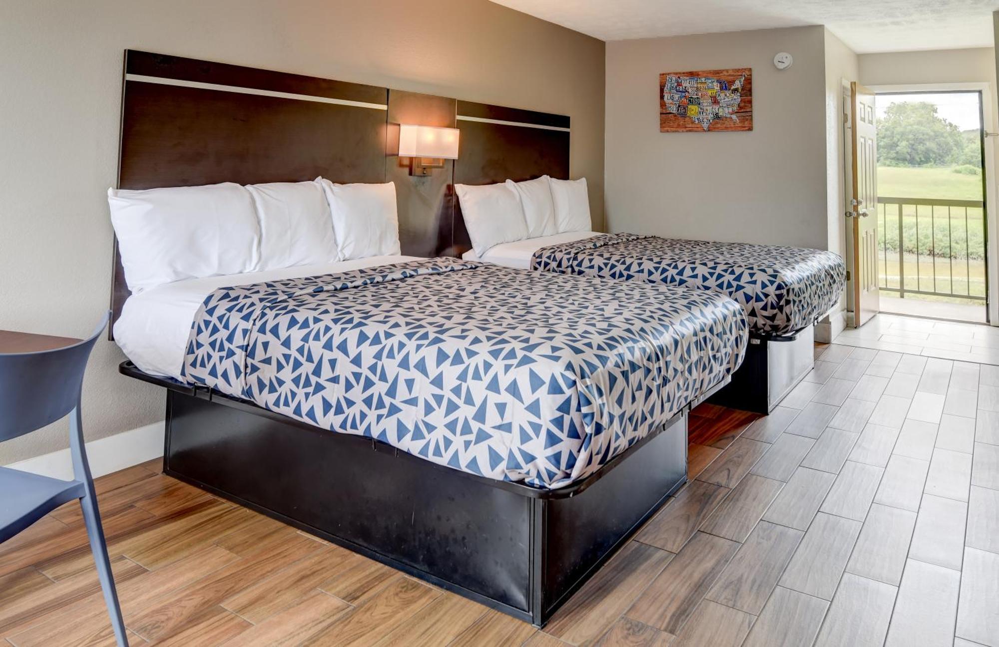 Econo Lodge Sevierville-Pigeon Forge On The River Екстериор снимка
