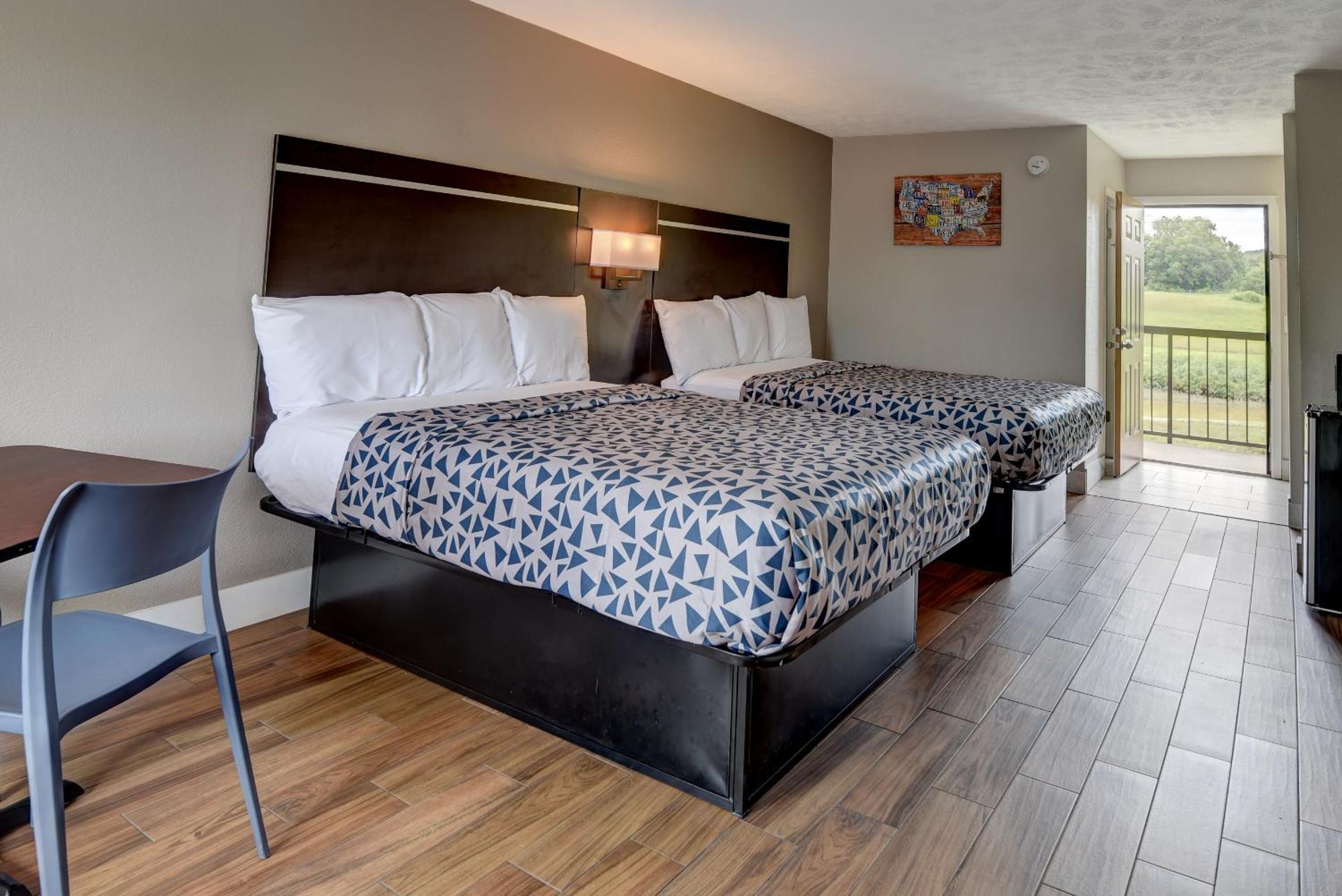 Econo Lodge Sevierville-Pigeon Forge On The River Екстериор снимка