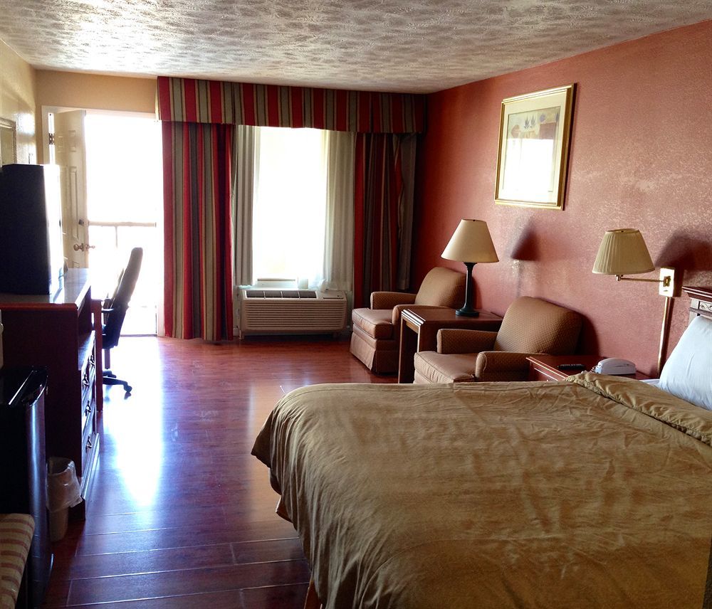 Econo Lodge Sevierville-Pigeon Forge On The River Екстериор снимка