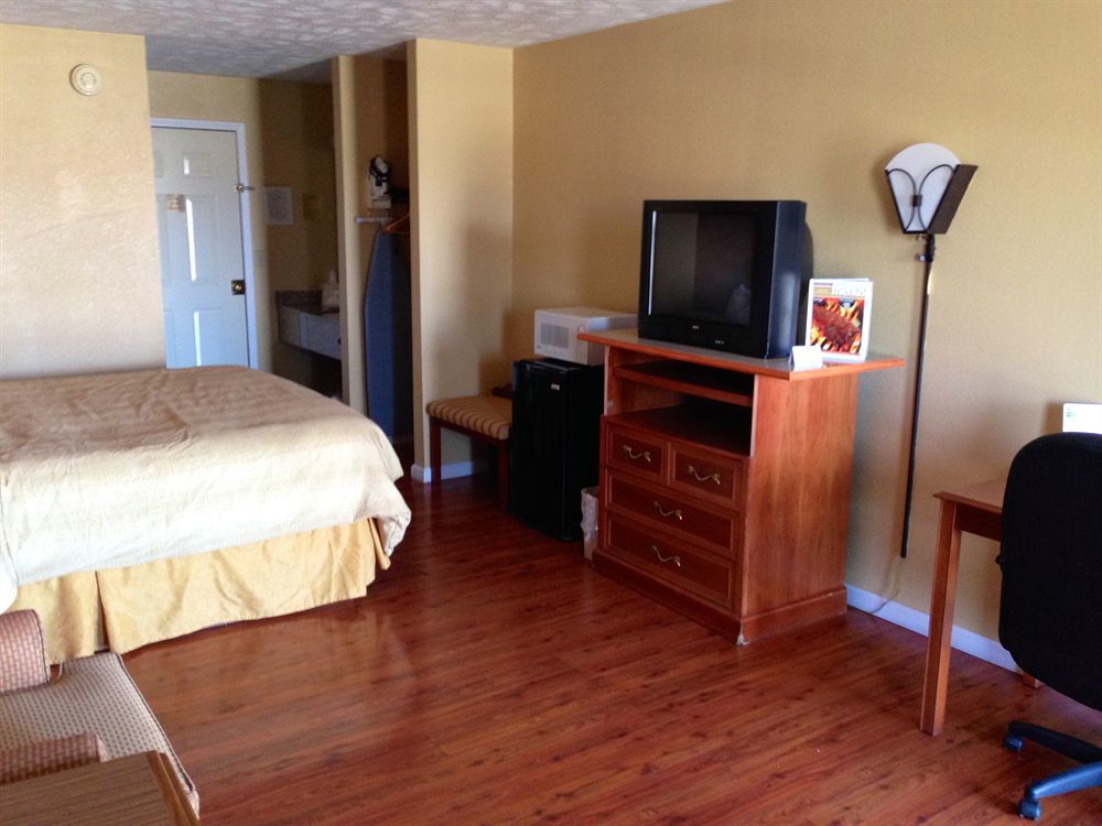 Econo Lodge Sevierville-Pigeon Forge On The River Екстериор снимка