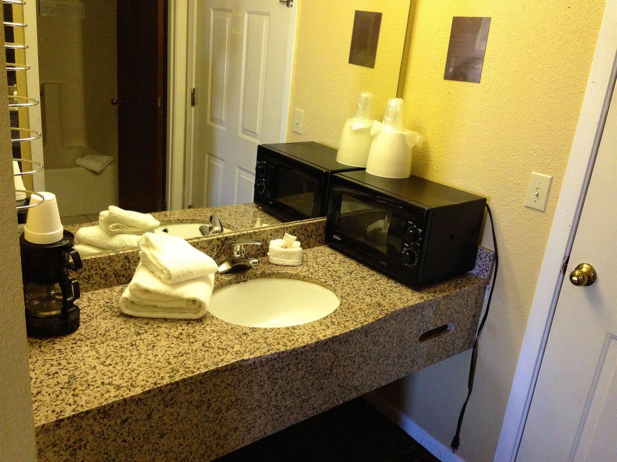 Econo Lodge Sevierville-Pigeon Forge On The River Екстериор снимка