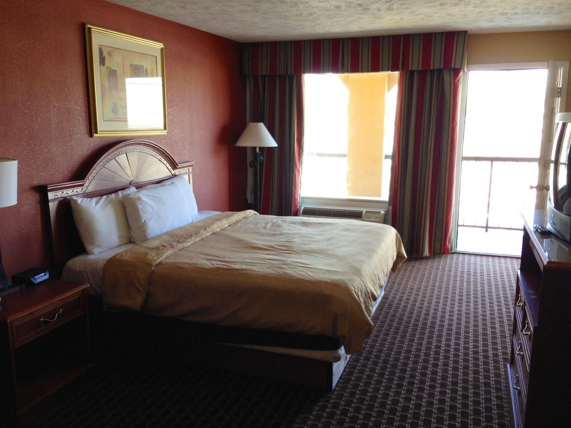 Econo Lodge Sevierville-Pigeon Forge On The River Екстериор снимка